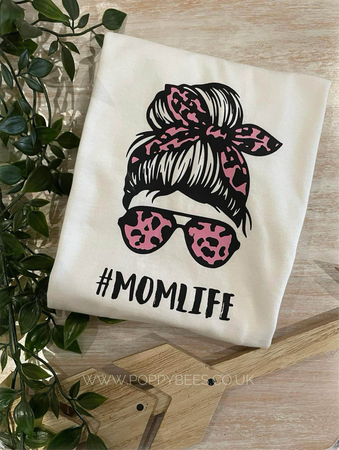 #Momlife Short Sleeve Tshirt