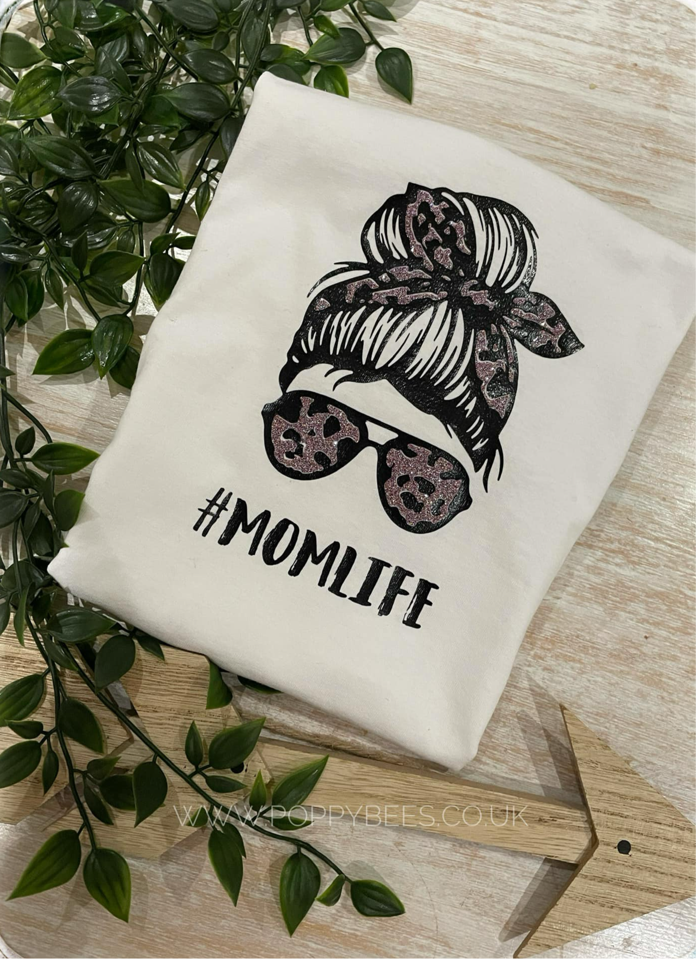 #Momlife Short Sleeve Tshirt