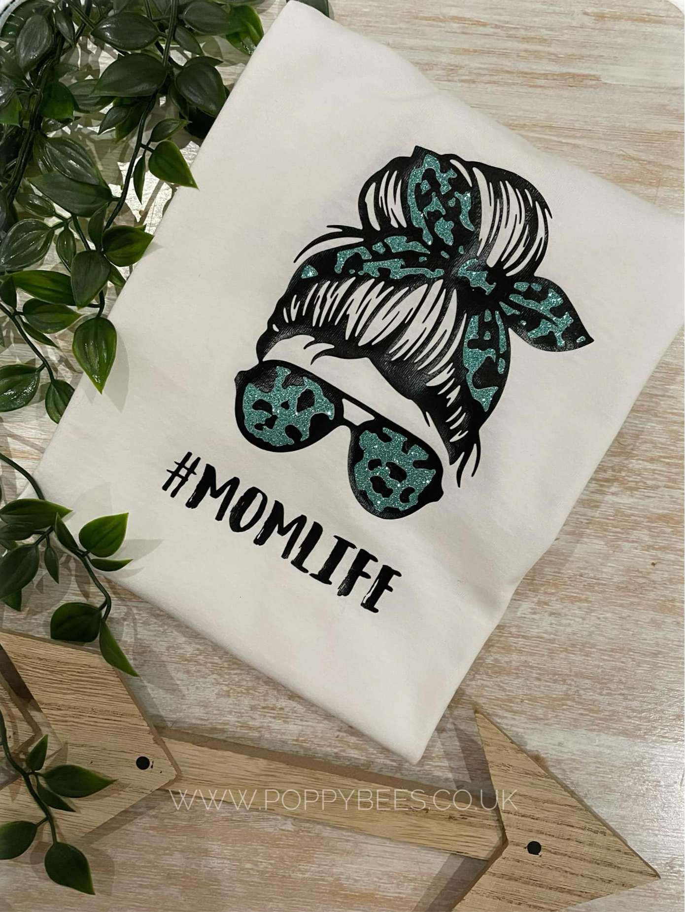 #Momlife Short Sleeve Tshirt
